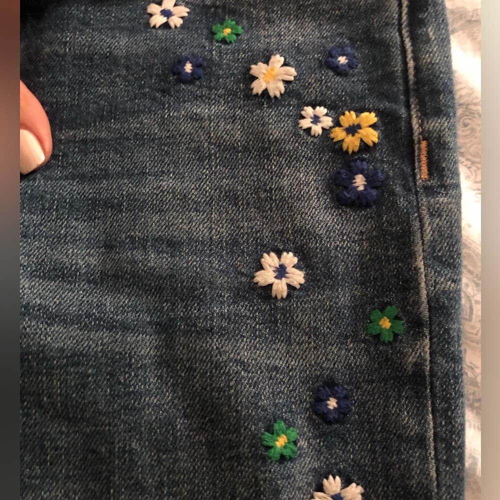 Alice + Olivia Amazing High Rise Girlfriend Embroidered Floral Slim Jeans Guilty